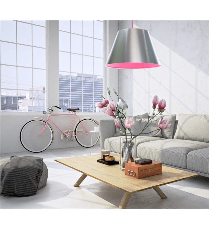 Malina nowoczesna wisząca lampa w kolorze stalowym z różowym wnętrzem klosza i przewodem
