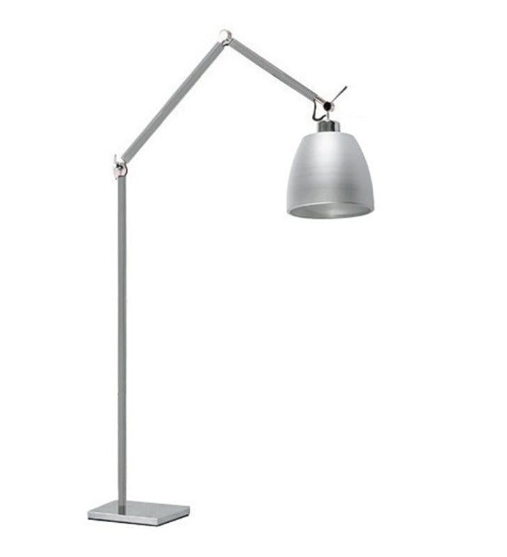 Wysoka metalowa lampa stojąca Zyta w kolorze aluminium chromowane elementy