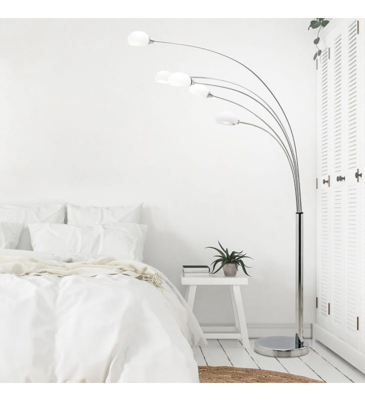 Lampa podłogowa Venti wysoka 5 białych kloszy podstawa w kolorze chrom