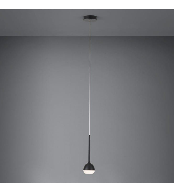 Pojedyncza czarna lampa wisząca Nucetto LED nieduży klosz w nowoczesnym stylu