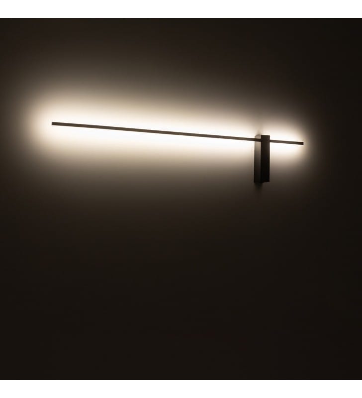 Lampa ścienna Motive LED 4000K czarna długi wąski klosz włącznik na lampie