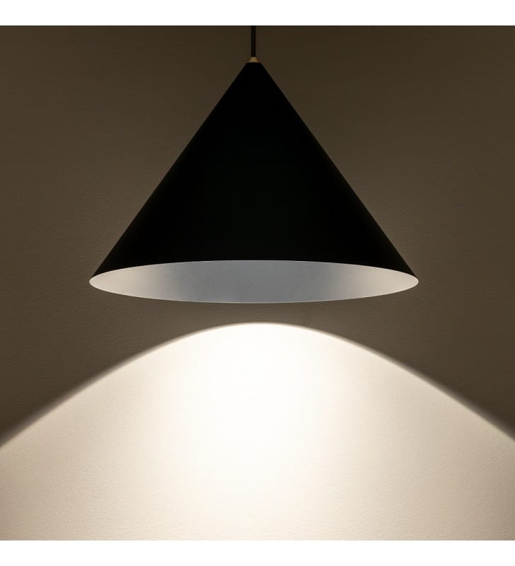 Czarna lampa wisząca Zenith z metalu stożek 35cm mosiężny do jadalni kuchni salonu